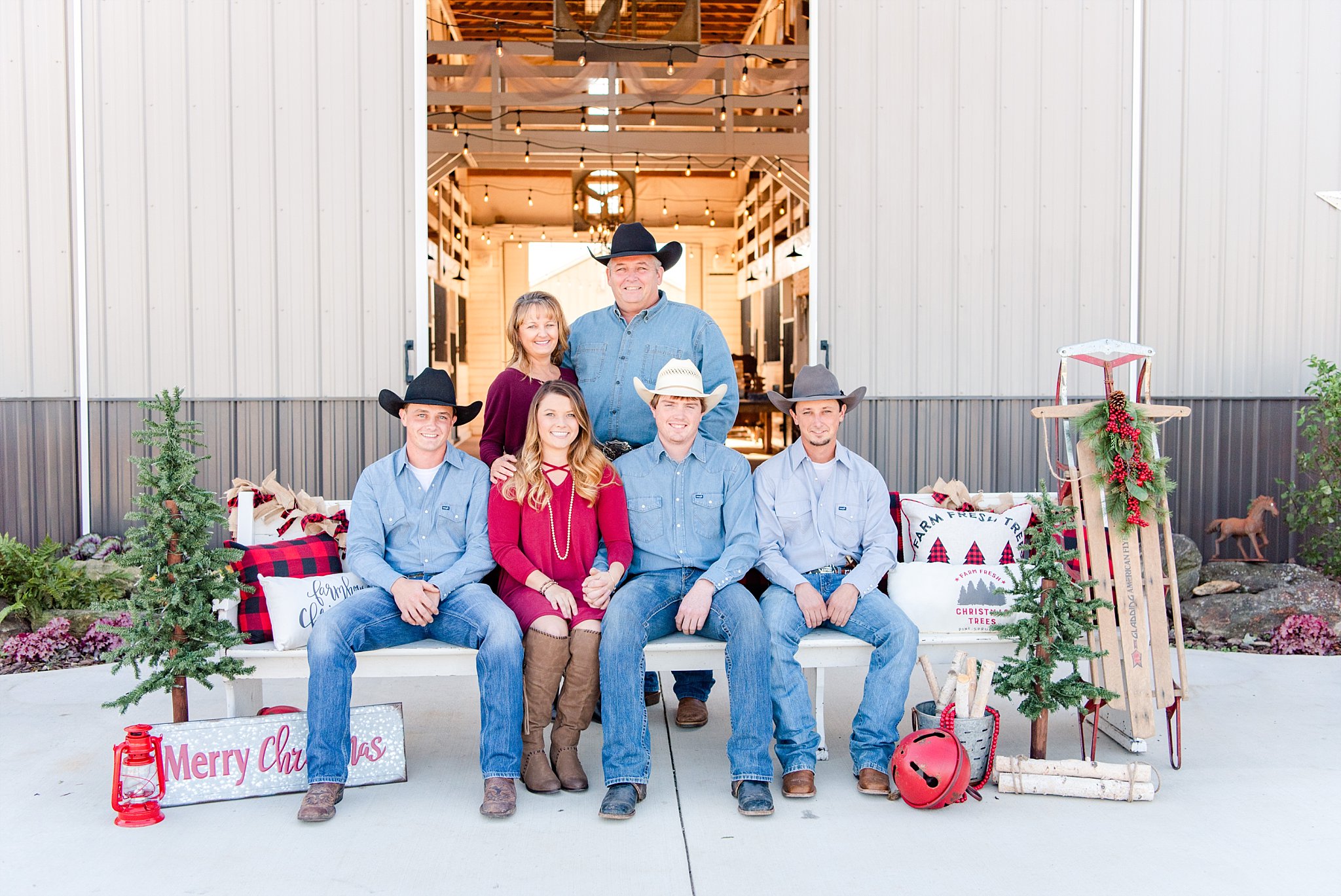 family, photography, christmas, minis, photoshoot, mountains, nc, taylorsville, horse, cowboys, dogs, puppy, kids,country, rustic, farm, ranch
